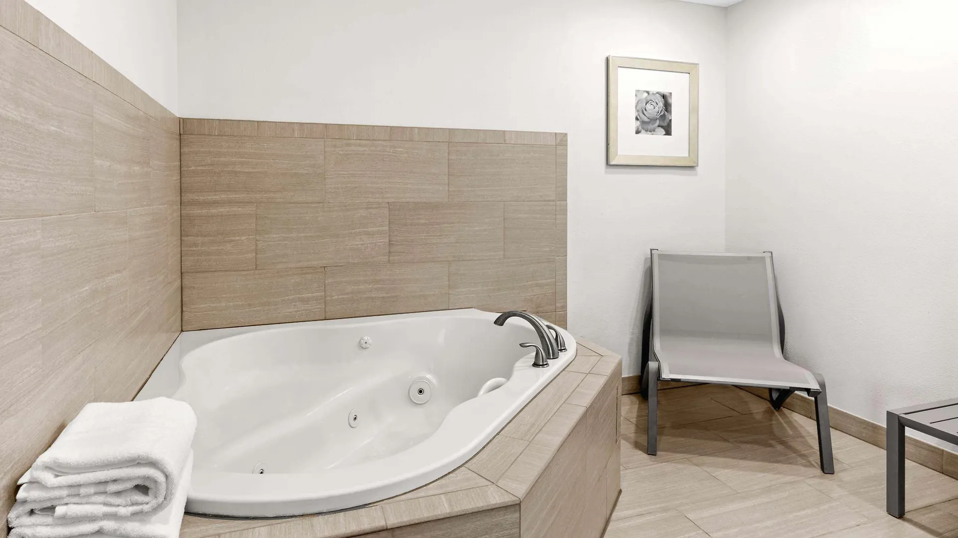 Hotel La Quinta By Wyndham Portland Nw