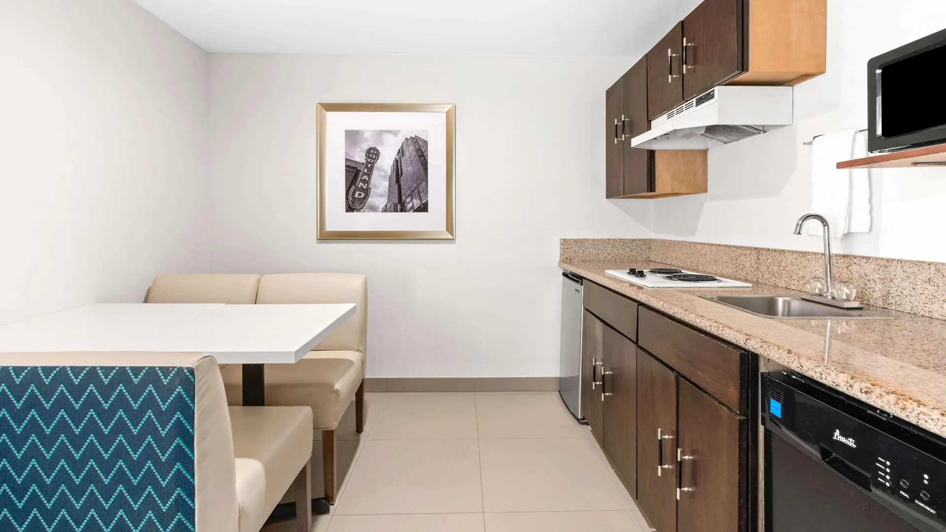 Hotel La Quinta By Wyndham Portland Nw