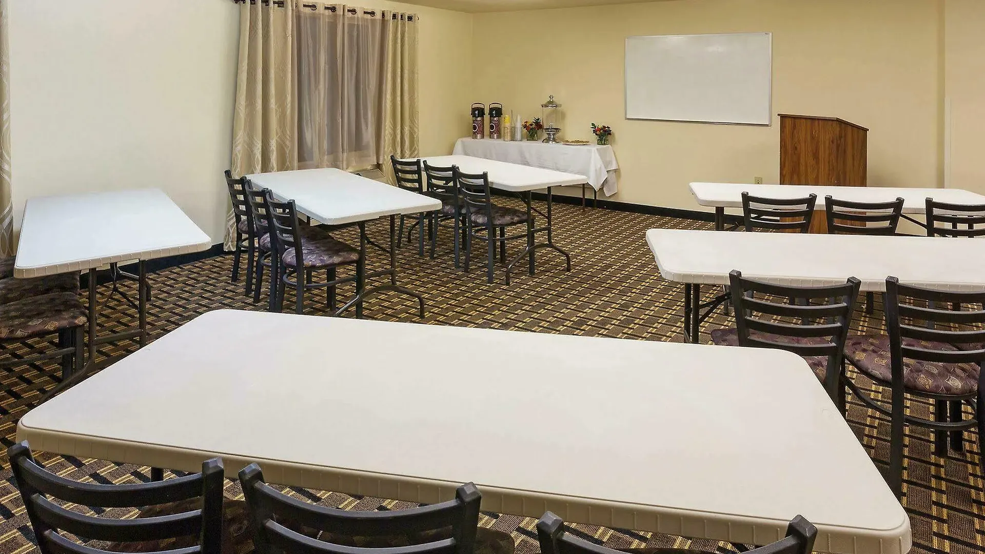 La Quinta By Wyndham Portland Nw Hotel